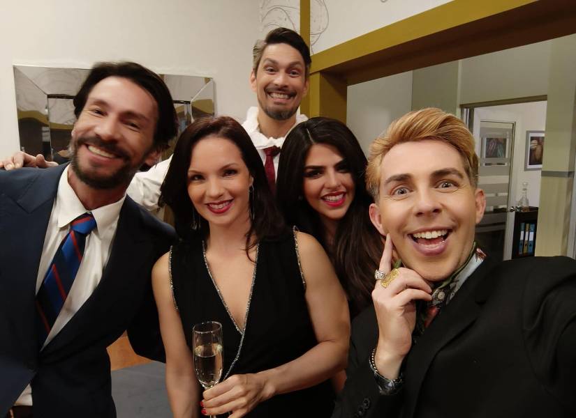 Parte del elenco de Los García.