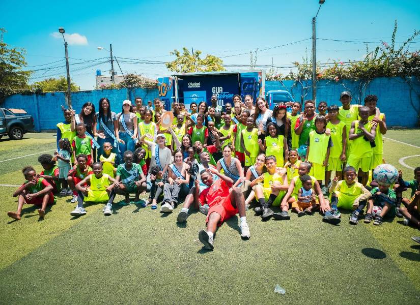 Candidatas a Reina de Guayaquil en las actividades en barrios de Guayaquil.