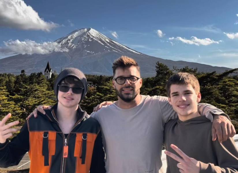 Ricky Martin junto a sus hijos mayores.