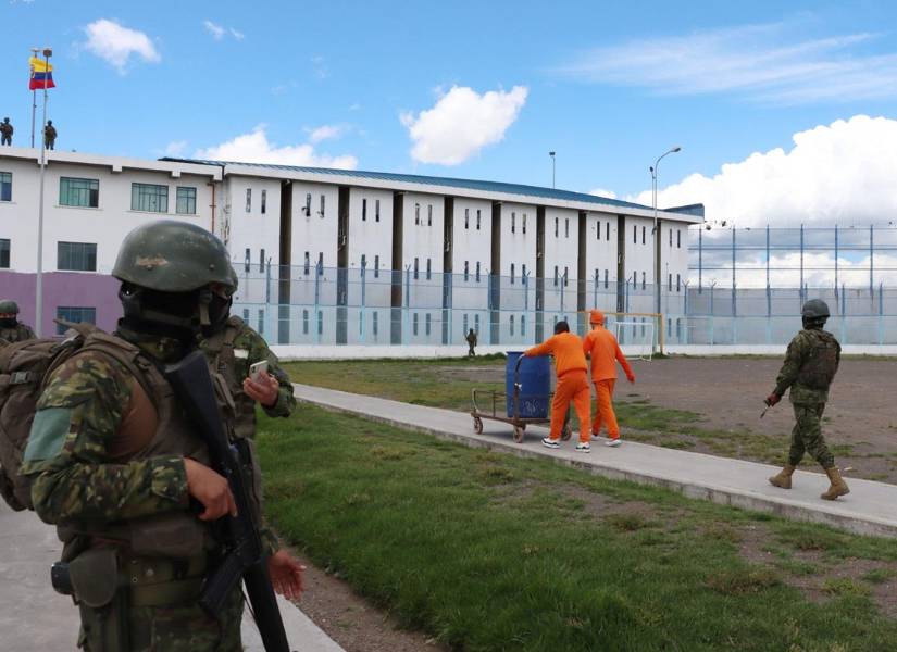 Un reo fue detenido tras intentar escapar de la cárcel Regional Cotopaxi.