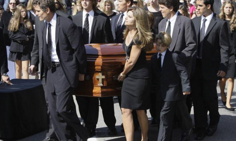 Por qué vestimos de negro en los funerales? Por qué vestimos de negro en los funerales?