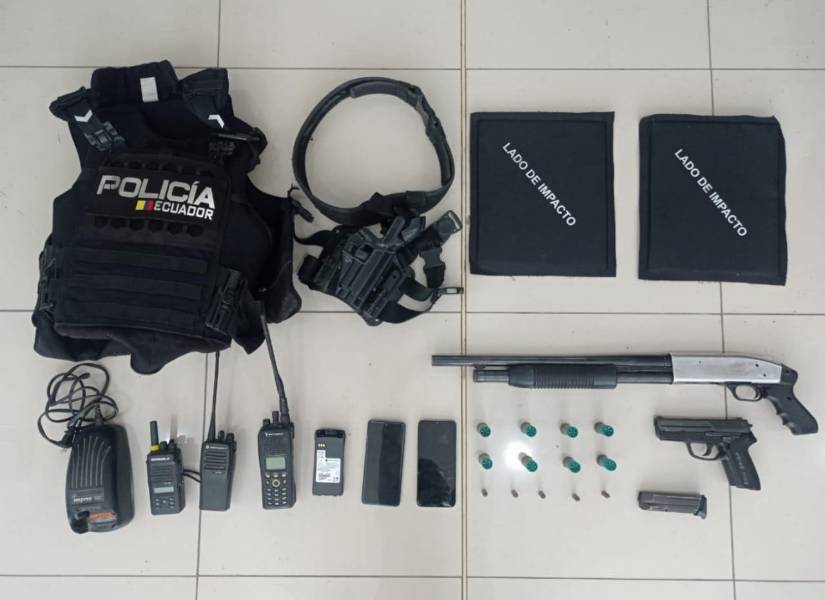 La Policía incautó evidencias en los allanamientos en el sur de Guayaquil.