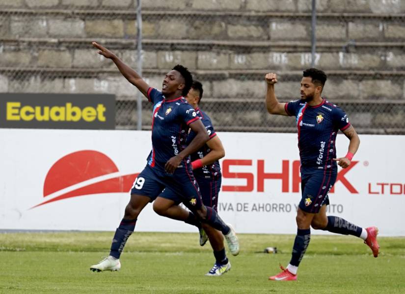 El delantero de El Nacional, Djorkaeff Reasco, celebra su gol a Mushuc Runa por la fecha 15 de la LigaPro Ecuabet conectada por Xtrim
