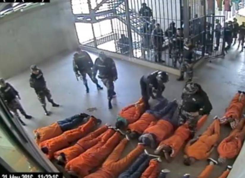 Un tribunal declara inocentes a los 17 policías acusados de tortura en la cárcel de Turi