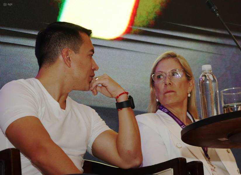 Daniel Noboa y su madre Annabella Azín durante la convención nacional de ADN.