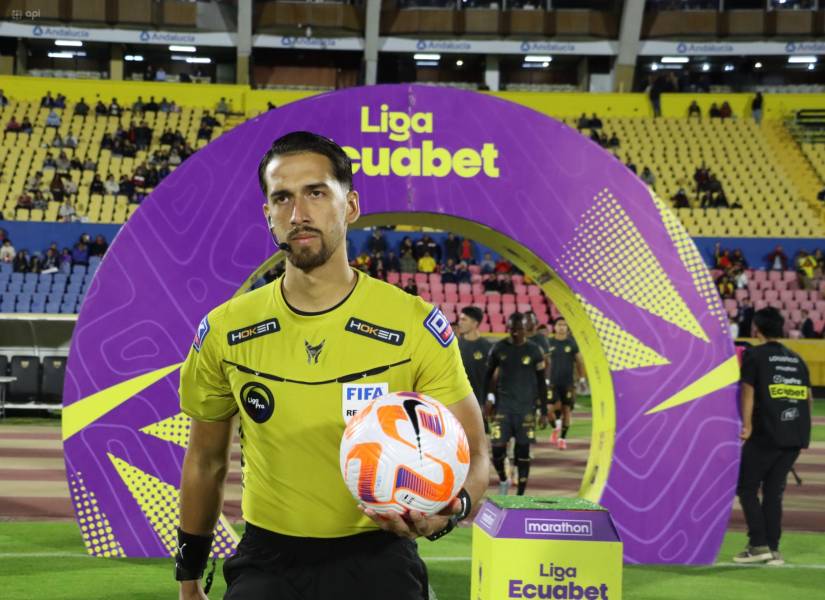 Robert Cabrera será el árbitro para el Clásico del Astillero.