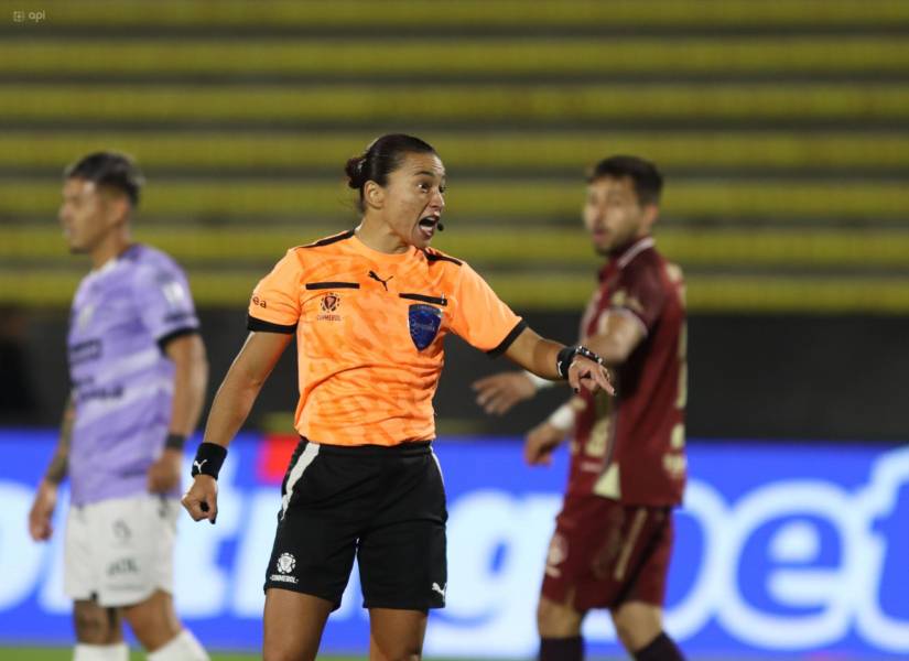 Edina Alves, árbitro femenina.