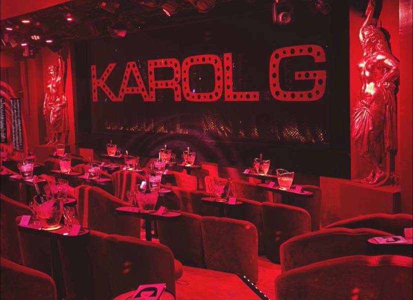 El Crazy Horse antes del debut de Karol G.