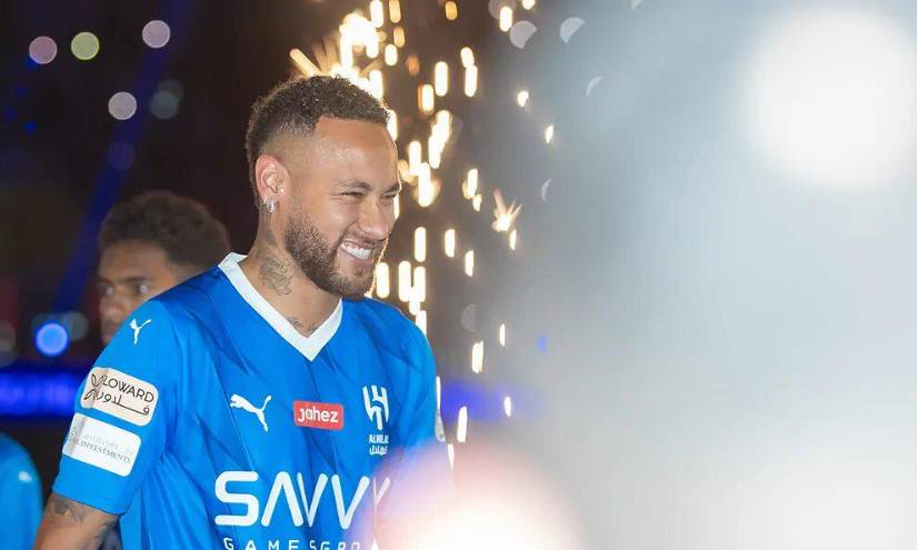 Neymar, sonriente durante la presentación.