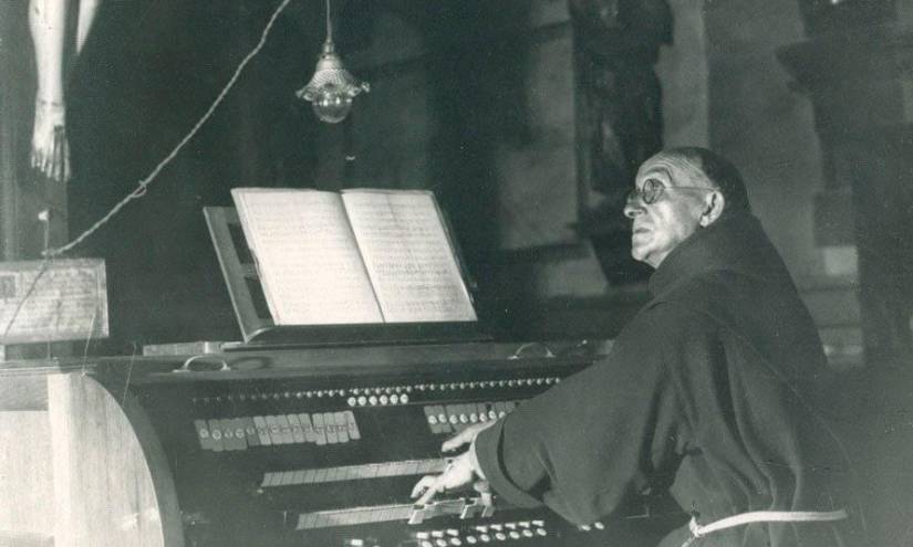 Agustín de Azkúnaga, compositor y organista español, radicado en Quito.
