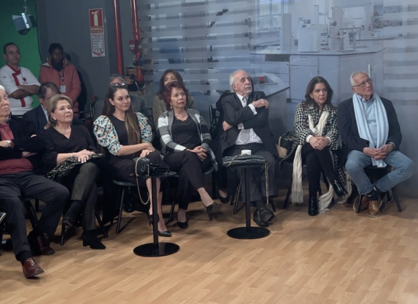 Don Alfonso Espinosa de los Monteros estuvo en un carpool con su hijo, antes de su último noticiero