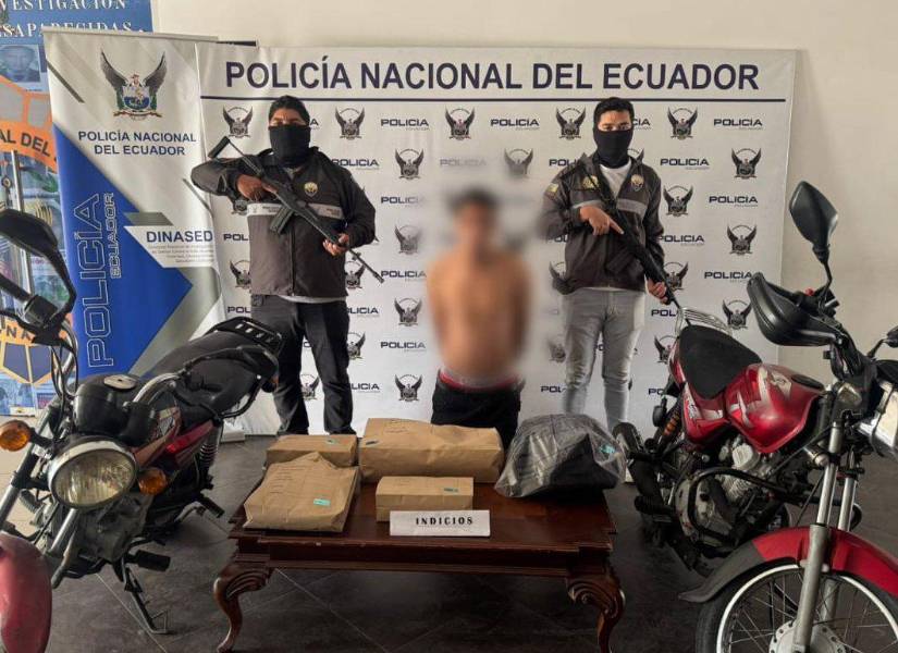 Imagen de un hombre detenido por estar implicado en el asesinato de Mario Pineida.
