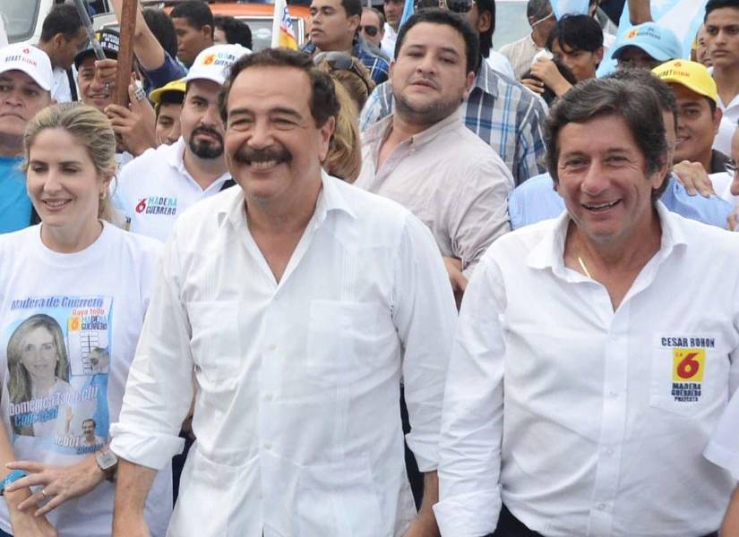 César Rohon (d), en una imagen de archivo cuando hacía campaña por el PSC, del que se desafilió en 2021.