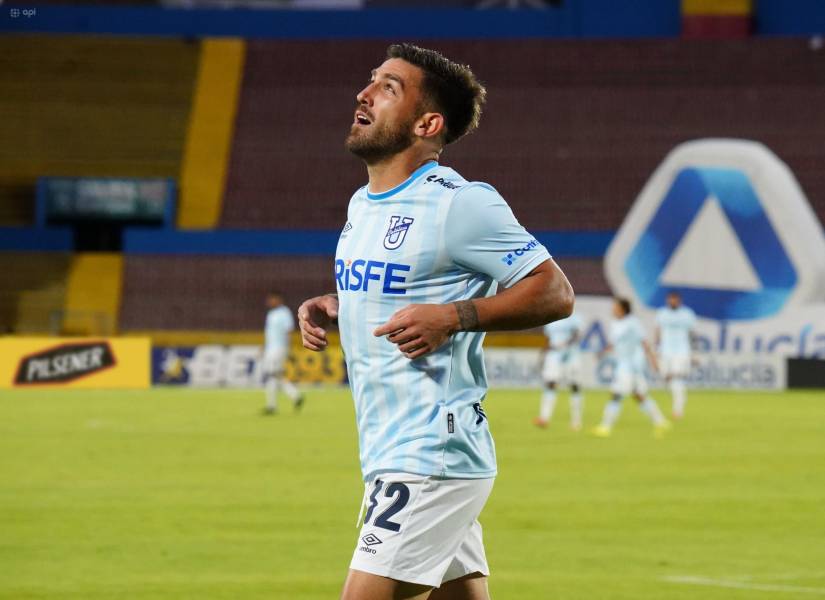 El delantero de Universidad Católica, Mauricio Alonso, celebra su gol contra Técnico Universitario por la fecha 26 de la Liga Ecuabet