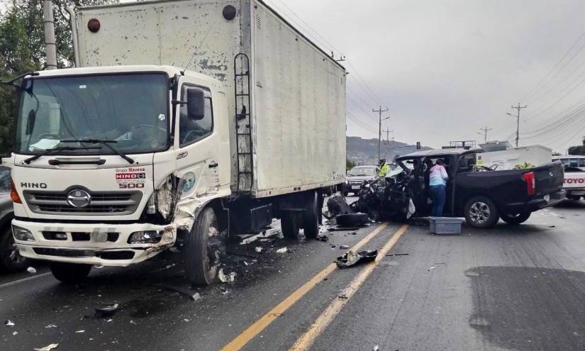 Choque de dos vehículos en la Panamericana Sur deja un herido