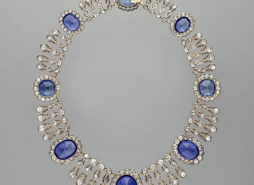 El collar de zafiros de la reina María Amelia y Hortensia.