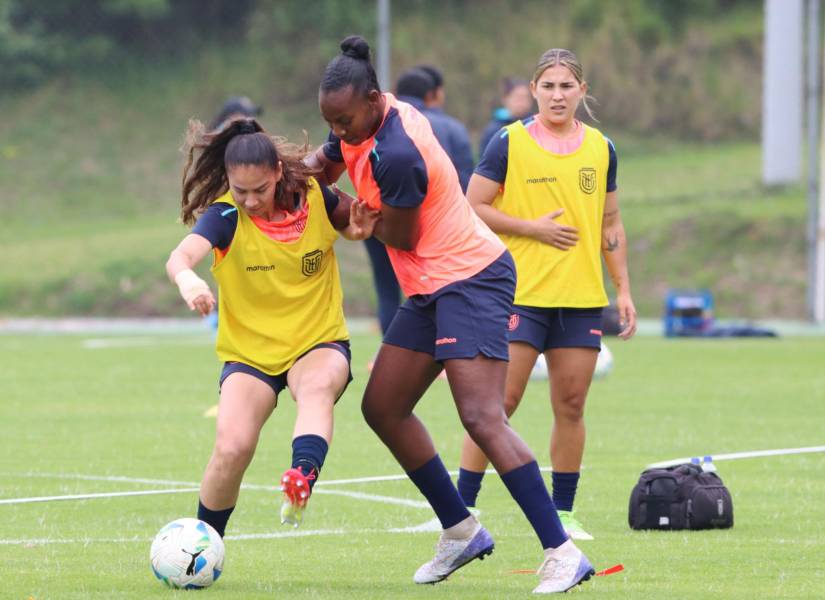 Jugadoras de la selección femenina de Ecuador en un entrenamiento