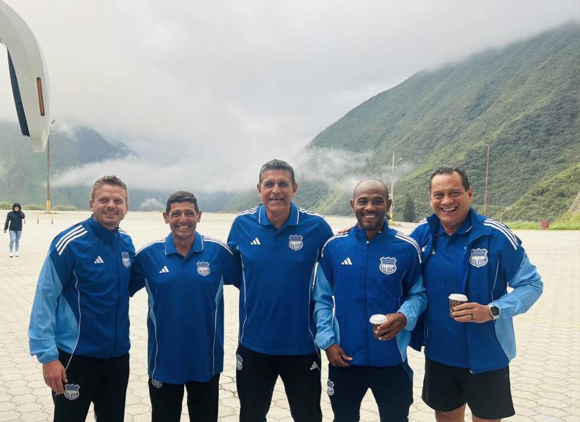 El cuerpo técnico de Cristian Nasuti con Emelec.