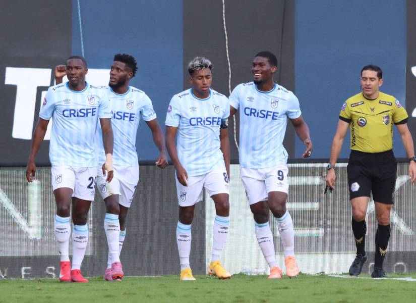 José Fajardo anotó los dos goles de la victoria de la Universidad Católica.