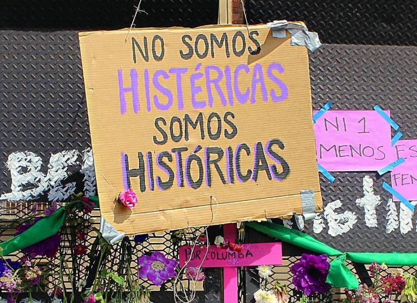 Un mural con varios dibujos como forma de apoyo a todas las víctimas.