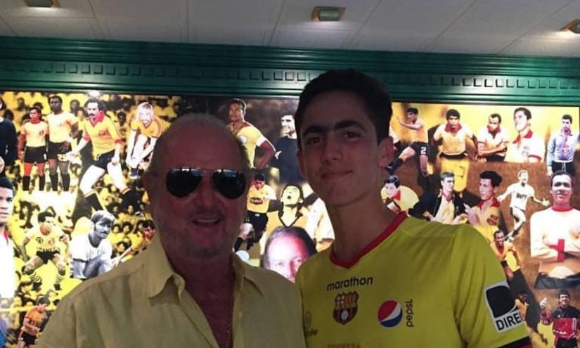Expresidente de Barcelona SC, Isidro Romero Carbo, con su nieto, Leonardo Campana