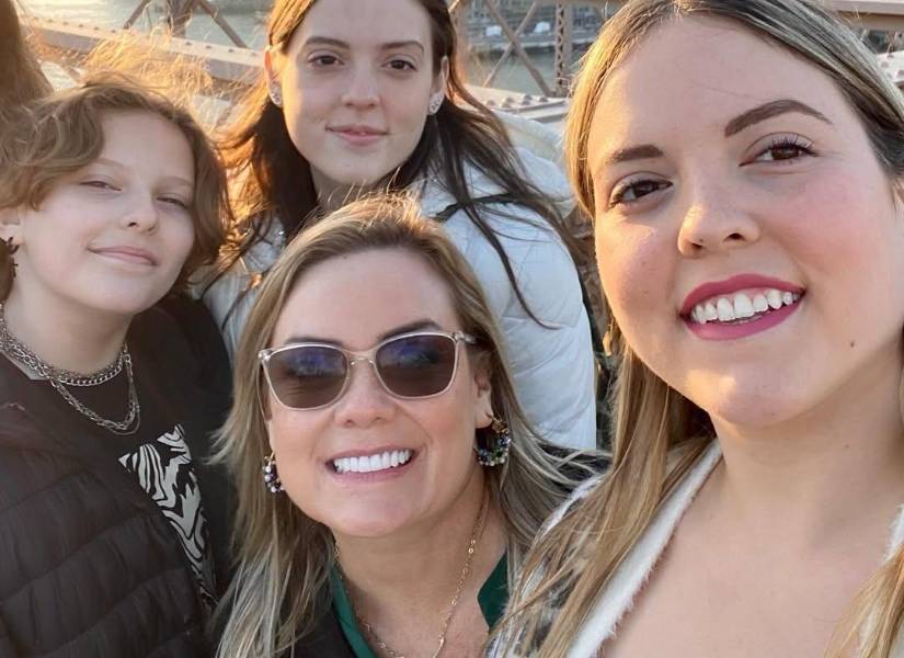 Úrsula Strenge y sus hijas.