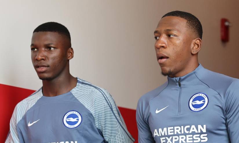 Moisés Caicedo (izq) y Pervis Estupiñán (der)