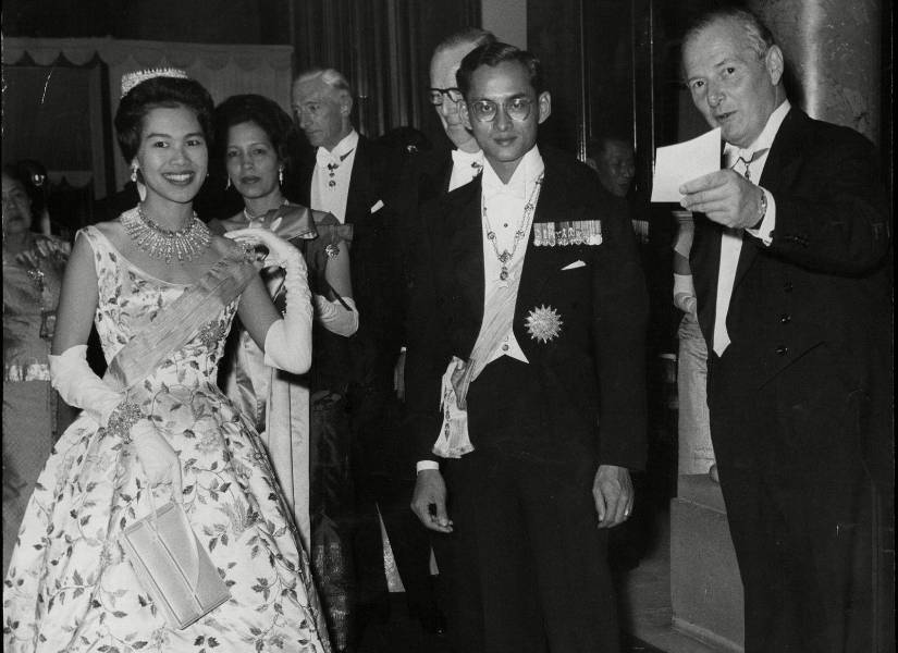 Sirikit junto a su esposo Bhumibol en 1970.