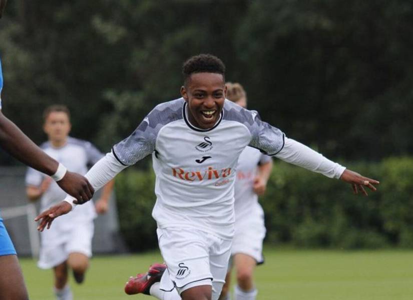 Aimar Govea ha jugado en el Swansea City sub 17 y sub 21.