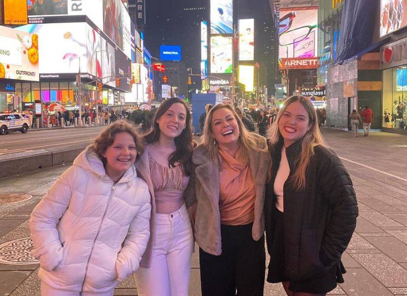 Úrsula Strenge y sus hijas en Nueva York.