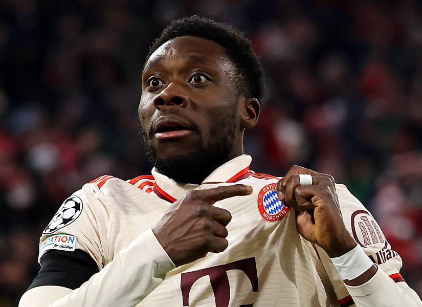 Alphonso Davies celebra su gol ante el Celtic por los playoffs de la Champions League