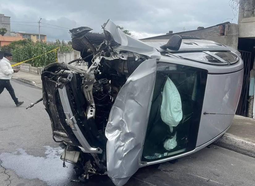 Imagen del carro conducido por el causante del siniestro de tránsito en el que falleció una niña de cuatro años en Ambato.