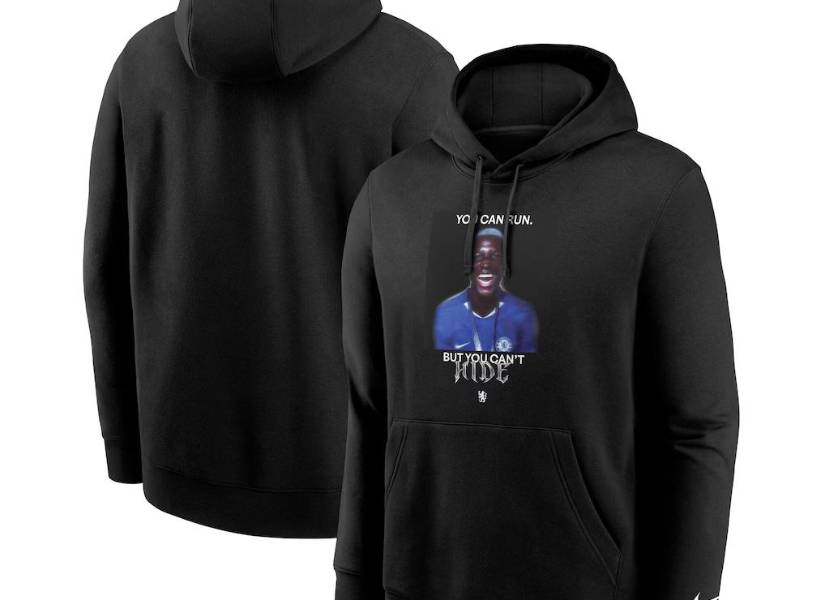 El abrigo de Moisés Caicedo tiene un precio de USD 43.