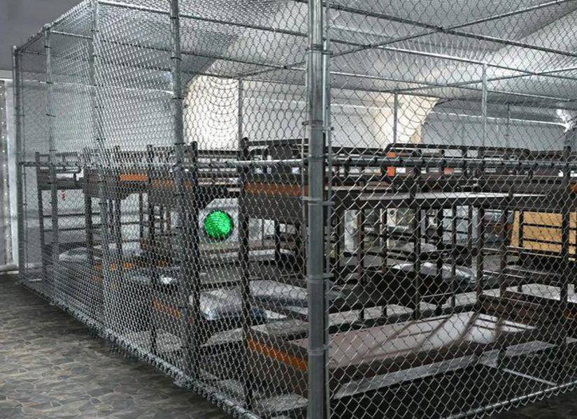 Interior de la prisión Alligator Alcatraz