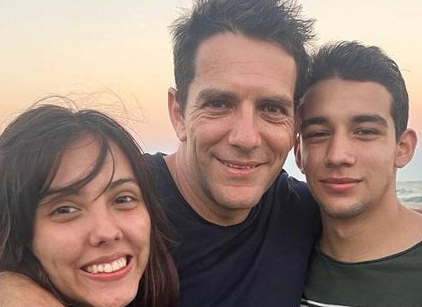 Sebastián Moncayo y sus hijos en 2018.