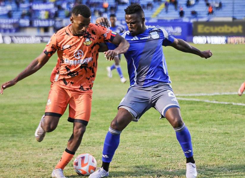 Emelec venció 2-1 a Libertad con un gol de penal en los minutos adicionales.