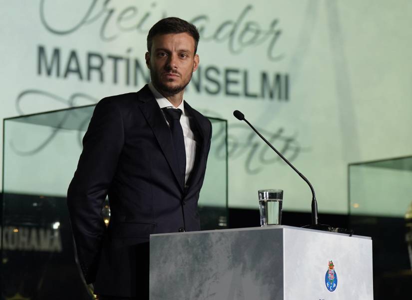 Martín Anselmi en su presentación como entrenador del FC Porto