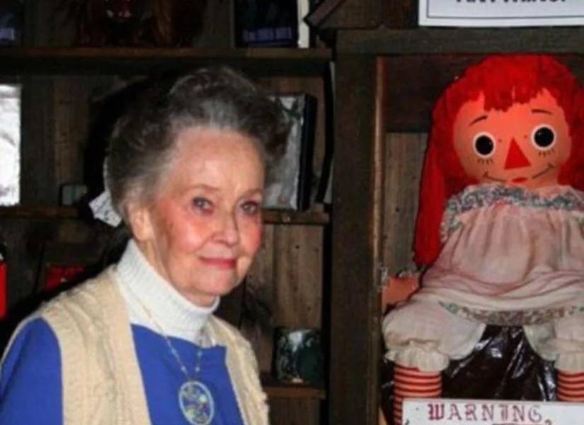 Lorraine Warren, anterior custodia de Annabelle.
