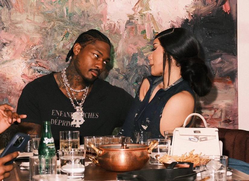 Cardi B y Stefon Diggs en una cena romántica.