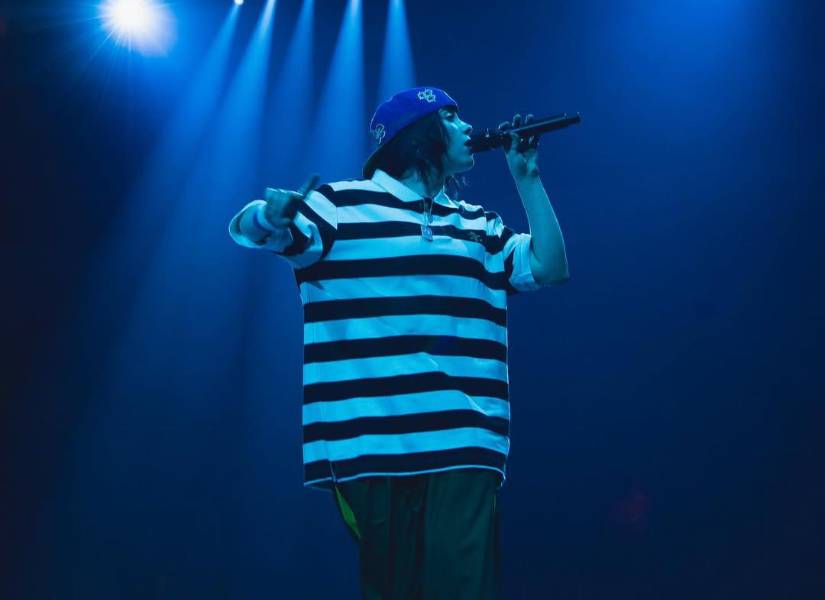 Billie Eilish en su concierto en Newark.