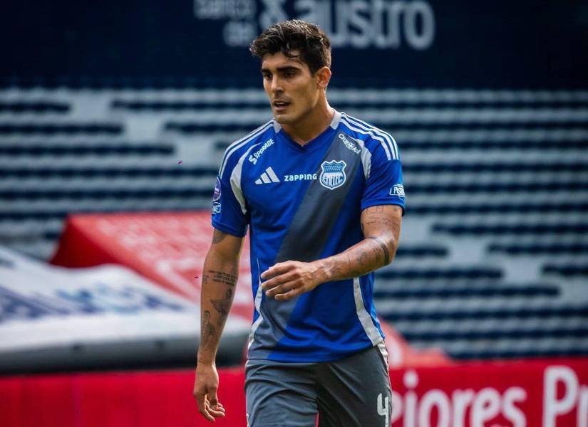 Alfonso Barco en un partido con Emelec