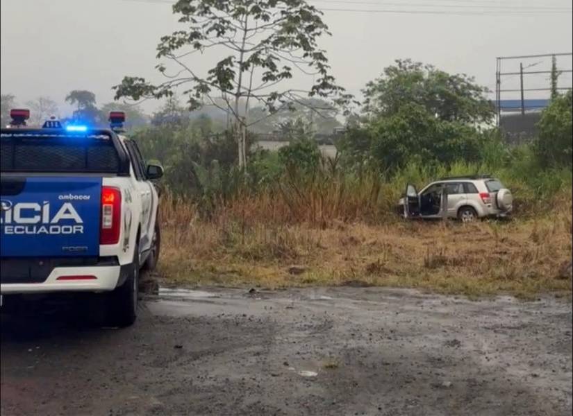 Imagen del carro donde fueron asesinadas cuatro personas.