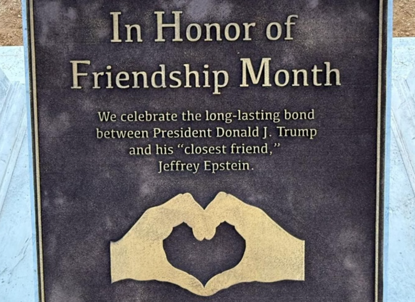 Texto debajo de la polémica estatua