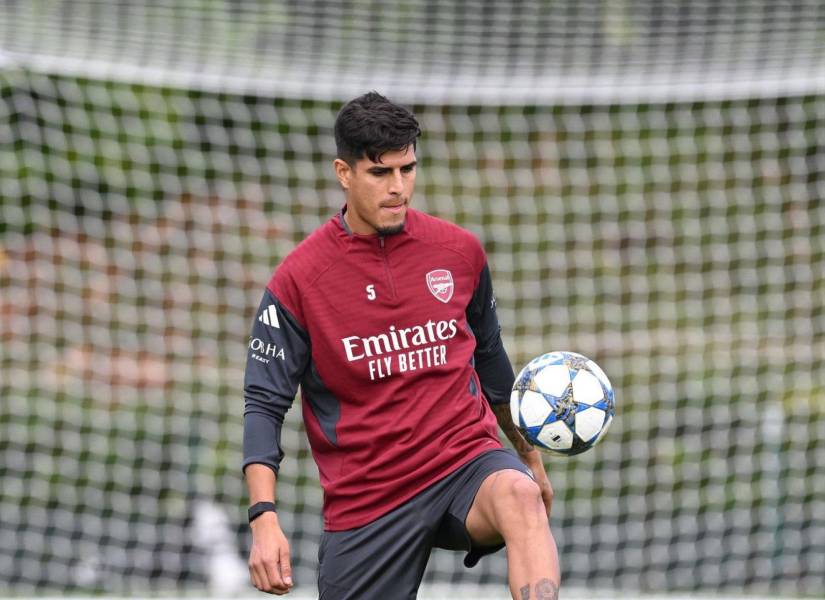 Piero Hincapié podrá sumar más minutos con el Arsenal, después de su lesión.