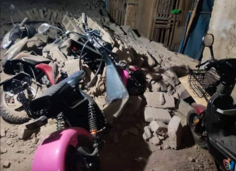 Viviendas afectadas por el sismo de magnitud 7 en Arequipa, Perú.