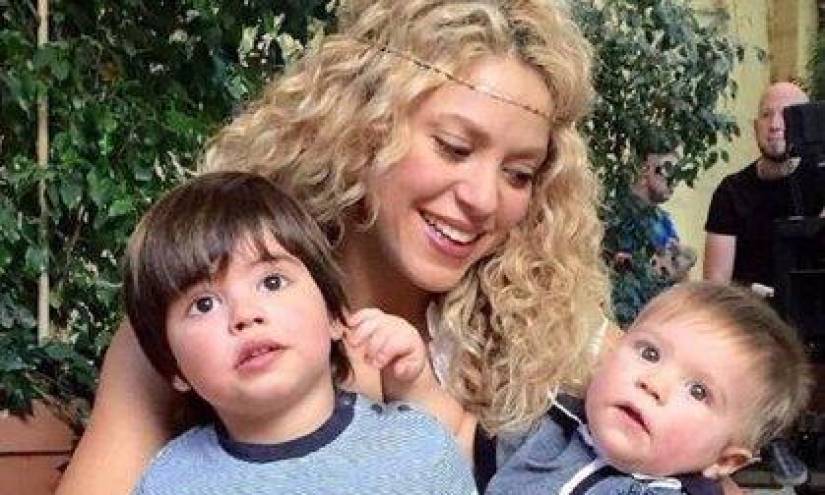 Foto de archivo de Shakira junto a sus hijos Milan y Sasha, cuando eran pequeños.