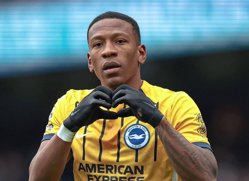 El AC Milan es el principal interesado en fichar a Pervis Estupiñán en este mercado de fichajes.