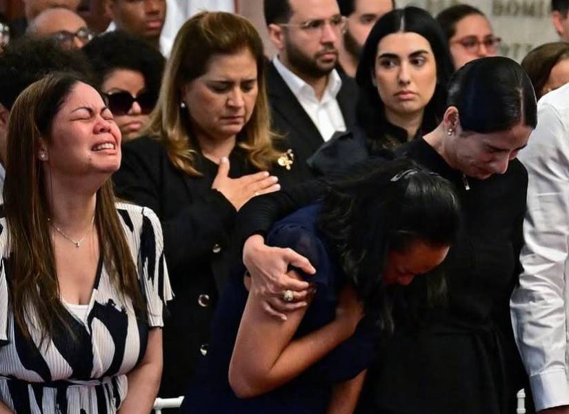 El presidente Luis Abidaner y la Primera Dama Raquel Arbaje en el funeral.