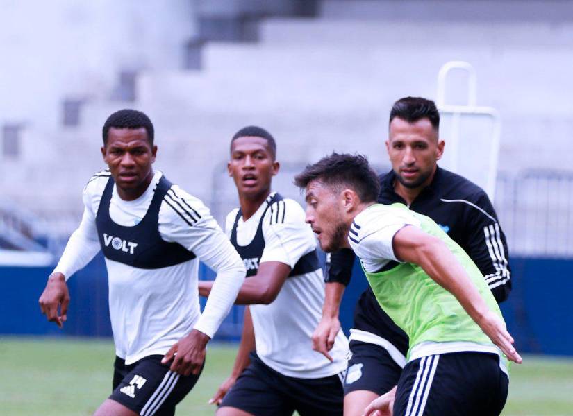 Emelec solamente ha jugado un amistoso desde la llegada de Leonel Álvarez.