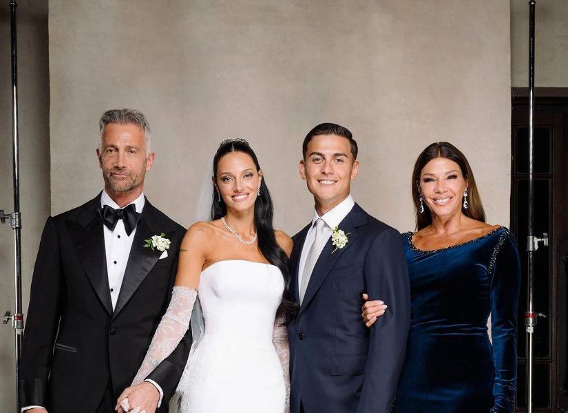 Oriana y Paulo Dybala junto a Ova Sabatini y Catherine Fullop.